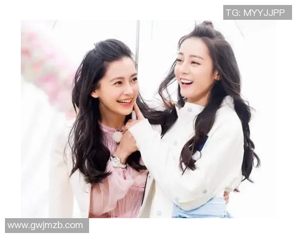 足球明星与女球迷温馨合照展现激情与友谊的瞬间